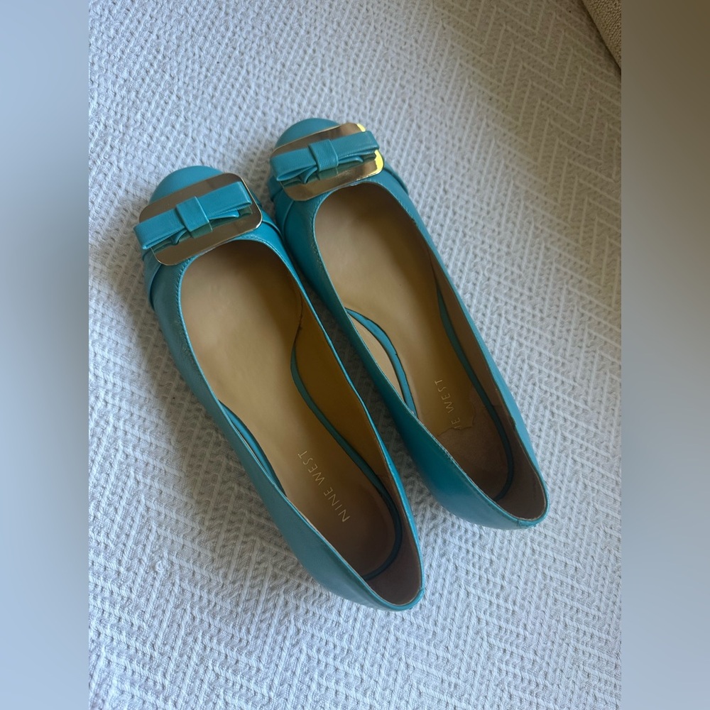 Nine West Turquoise Flats with Bow Accent Size 6.5